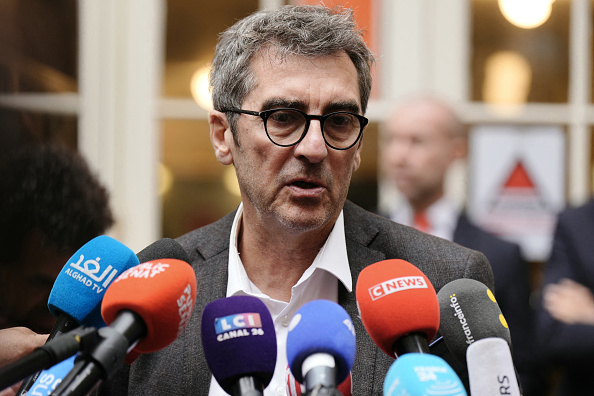 L'administrateur provisoire de l'Institut d'études politiques (IEP), ou Sciences Po, Jean Basseres, tient une conférence de presse à l'université de Paris le 2 mai 2024. (Photo DIMITAR DILKOFF/AFP via Getty Images)