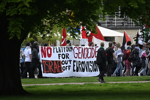 Des manifestants pro-palestiniens s'opposant à la participation d'Israël à la 68e édition du Concours Eurovision de la chanson (ESC) manifestent à Malmö, en Suède, le 9 mai 2024. (Photo JOHAN NILSSON/AFP via Getty Images)