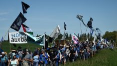 « Bassine arrière ! » : une manifestation contre deux mégabassines dans le Puy-de-Dôme