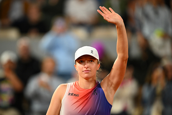 Iga Swiatek a recadré le public : « Parfois, quand il y a beaucoup de pression, si vous criez pendant l'échange ou avant un retour, c'est très dur de se concentrer », le 27 mai à Roland-Garros. (Photo Clive Mason/Getty Images)