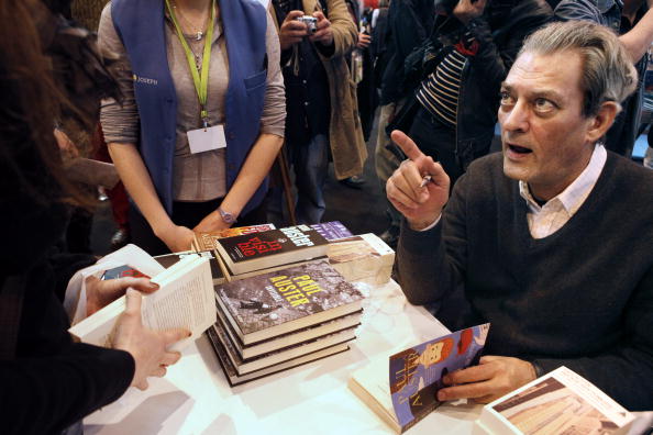 L'écrivain américain Paul Auster au Salon du livre de Paris, le 27 mars 2010. (Photo Étienne de Malglaive/AFP via Getty Images)