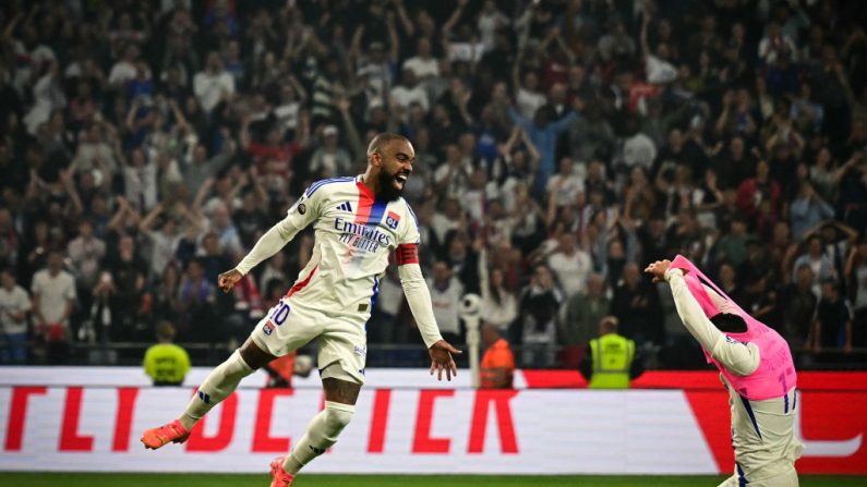 "C'est une catastrophe que l'on transforme en rêve", a exulté dimanche soir le directeur sportif de Lyon, David Friio, après la victoire de l'Olympique lyonnais contre Strasbourg (2-1) qui permet au club rhodanien de se classer 6e de la Ligue 1 et de se qualifier pour la Ligue Europa. (Photo : OLIVIER CHASSIGNOLE/AFP via Getty Images)