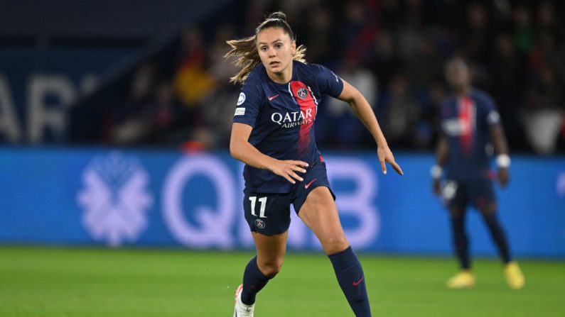 L'attaquante néerlandaise du Paris SG Lieke Martens a annoncé mardi qu'elle prendrait sa retraite internationale en juin, après dix saisons sous le maillot orange. (Photo : Mike Hewitt/Getty Images)