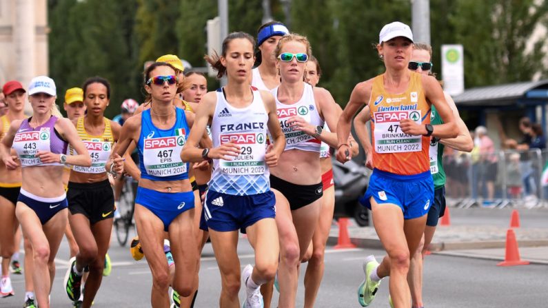 Méline Rollin, Mekdès Woldu et Mélody Julien sont les trois Françaises sélectionnées pour participer au marathon des Jeux olympiques de Paris. (Photo : Marius Becker - Pool/Getty Images)