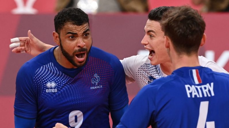 L'équipe de France de volley, championne olympique, a entamé la Ligue des nations par une large victoire contre la Bulgarie (3:0: 25-21, 29-27, 25-14), mardi à Antalya (Turquie). (Photo : JUNG YEON-JE/AFP via Getty Images)