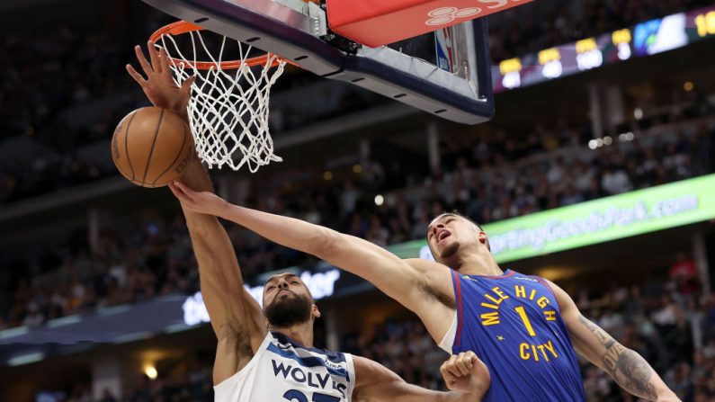 Rudy Gobert, pivot des Minnesota Timberwolves, a été désigné "meilleur défenseur de l'année", égalant le record de la ligue en remportant le trophée pour la quatrième fois, a annoncé mardi la NBA. (Photo : Matthew Stockman/Getty Images)