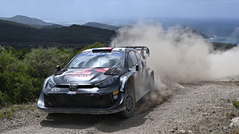 Sébastien Ogier a devancé de quatre secondes seulement l’Estonien Ott Tänak (Hyundai) pour prendre vendredi la tête du rallye d’Italie, à l'issue des quatre spéciales disputées lors de  la première journée. (Photo : ANDREAS SOLARO/AFP via Getty Images)