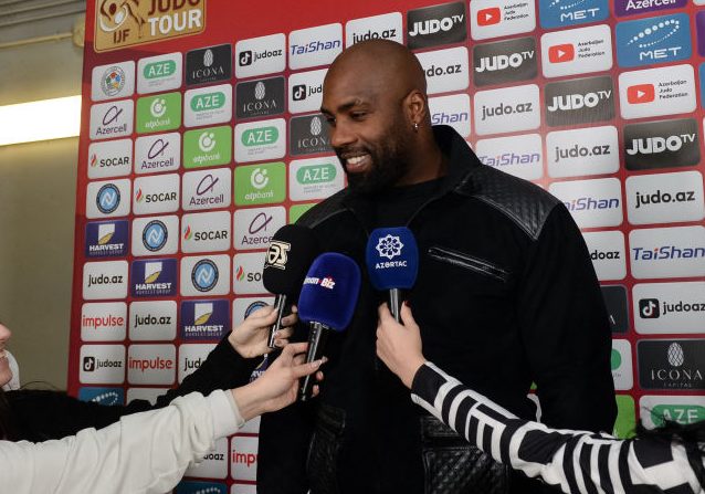 Vainqueur avec la manière du Grand Chelem de Douchanbé, au Tadjikistan, Teddy Riner, estime dimanche être "sur la bonne voie" à moins de trois mois des Jeux olympiques de Paris.   (Photo : TOFIK BABAYEV/AFP via Getty Images)