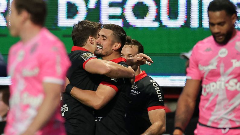 Toulouse n'a même pas eu besoin d'Antoine Dupont, resté sur le banc tout le match, pour venir à bout du Stade français (49-18) dimanche en clôture de la 23e journée du Top 14. (Photo : VALENTINE CHAPUIS/AFP via Getty Images)