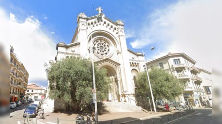 Attaque au couteau d’un prêtre à Nice en 2022 : la religieuse s’étant interposée vient de recevoir la médaille de l’ordre du mérite