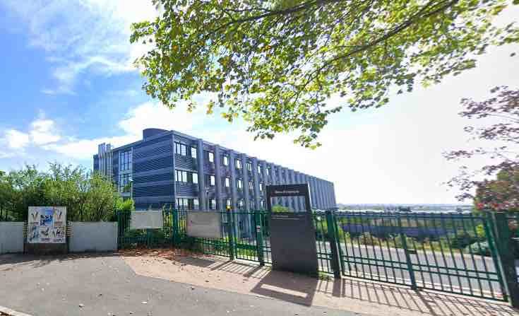 Les trois jeunes poursuivis sont des anciens élèves du lycée Romain-Rolland d'Ivry-sur-Seine (Val-de-Marne). Capture Google maps.