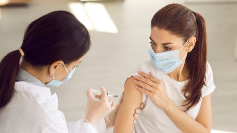 Depuis 2009, la victime souffre des effets secondaires du vaccin. (Photo: Studio Romantic/Shutterstock)