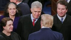 Le juge Gorsuch de la Cour suprême exprime une mise en garde durant l’audition de Trump