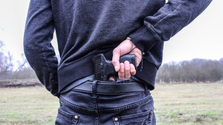 Brésil : privé de son téléphone, un adolescent a assassiné ses parents et sa sœur avec l’arme de service de son père