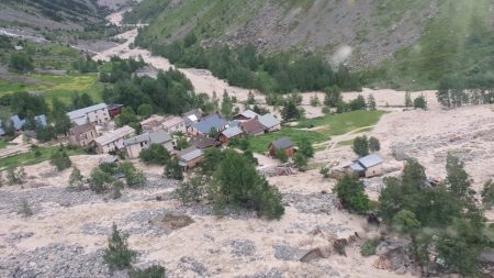 « Il n’y a plus de village » : le hameau de La Bérarde, dans les Écrins, dévasté par un torrent en furie