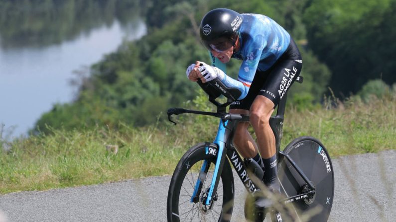 Bruno Armirail a remporté jeudi son deuxième titre de champion de France du contre-la-montre, alors qu'Audrey Cordon-Ragot a été sacrée pour la septième et dernière fois chez les femmes. (Photo : THOMAS SAMSON/AFP via Getty Images)