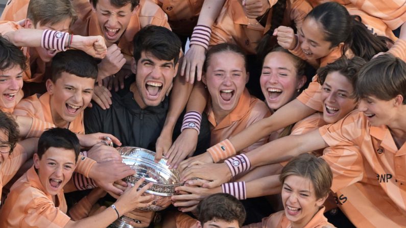 Carlos Alcaraz a remporté dimanche son premier Roland-Garros, après l'US Open 2022 et Wimbledon 2023 : c'est ce troisième titre du Grand Chelem dont il est "le plus fier", estime-t-il.
(Photo : BERTRAND GUAY/AFP via Getty Images)