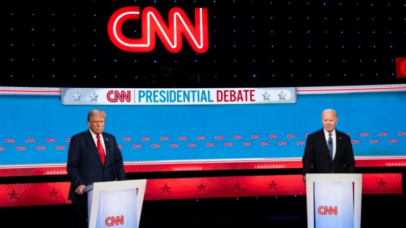 Donald J. Trump et Joe Biden lors du débat présidentiel à Atlanta (Géorgie) le 27 juin 2024. (Madalina Vasiliu/Epoch Times)