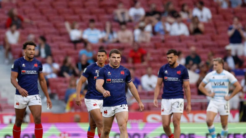 L'équipe de France masculine de rugby à VII, a remporté dimanche la médaille d'or lors du tournoi final à Madrid, grâce à sa victoire sur l'Argentine (19-5). (Photo : OSCAR DEL POZO/AFP via Getty Images)