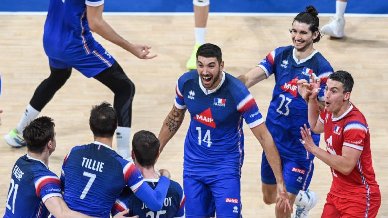 Les Bleus vainqueurs du Japon en finale (3-1), se sont adjugé dimanche à Lodz leur 4e Ligue des nations, envoyant par là même un message à la concurrence qui voudrait leur succéder au palmarès olympique. (Photo : JAM STA ROSA/AFP via Getty Images)