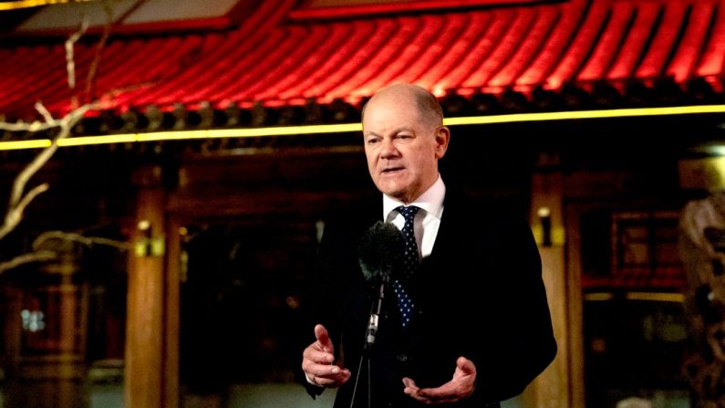 Le chancelier allemand Olaf Scholz s'exprime lors d'une conférence de presse à Pékin le 16 avril 2024. (Andres Martinez Casares/Pool/AFP via Getty Images)