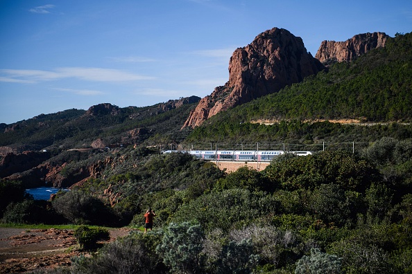 Vue du massif de l’Estérel dans le Var, où s’est produit le drame. (Photo CLEMENT MAHOUDEAU/AFP via Getty Images)