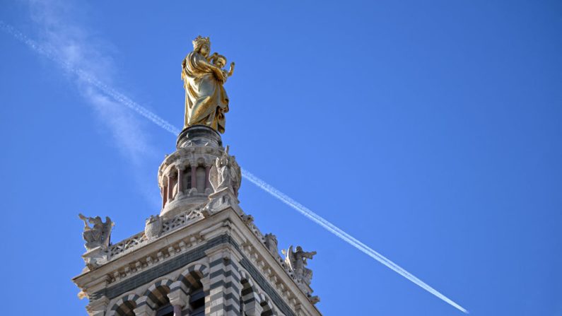 Vue de la Bonne Mère de Notre-Dame de la Garde à Marseille, le 12 mars 2024. (Crédit photo NICOLAS TUCAT/AFP via Getty Images)