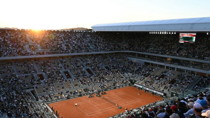 Les tribunes à moitié vides du court Philippe Chatrier.  (Photo: BERTRAND GUAY/AFP via Getty Images)