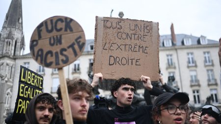 Faire rempart au Rassemblement national : plusieurs milliers de personnes à Rennes, Nantes et Rouen manifestent