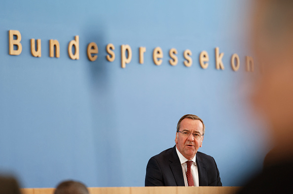 Le ministre allemand de la Défense, Boris Pistorius, en conférence de presse sur la réforme du service militaire en Allemagne, le 12 juin 2024 à Berlin. (ODD ANDERSEN/AFP via Getty Images)