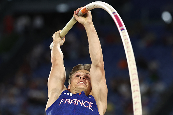 Saut à la perche : avec 5,95 m, Thibaut Collet réalise sa meilleure performance et bat le record de son père