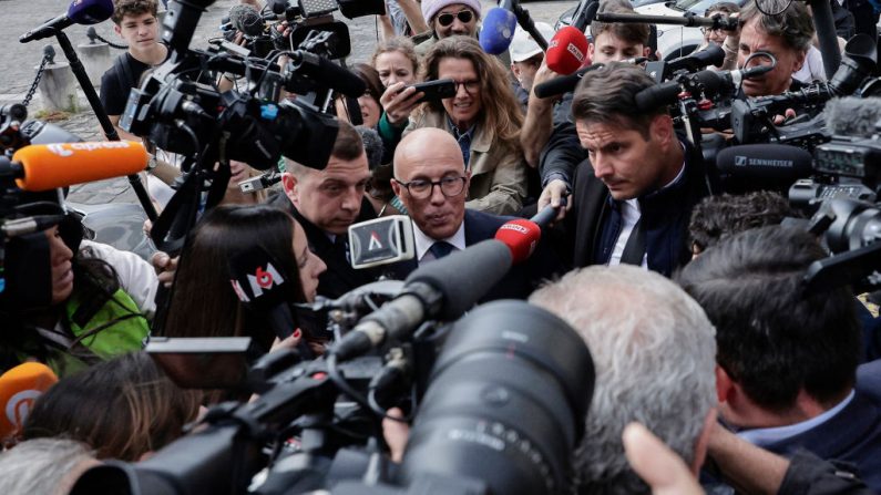 Le président des Républicains, Eric Ciotti s'adresse aux médias à Paris le 13 juin 2024.  (STEPHANE DE SAKUTIN/AFP via Getty Images)