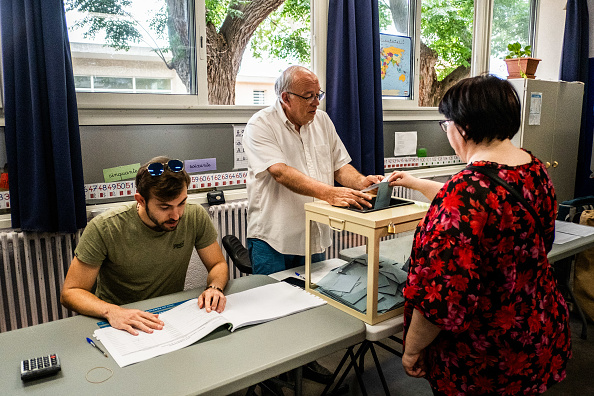 À 17H00, le taux de participation atteignait 59,39 %, soit 20 points de plus qu'au premier tour du scrutin législatif de 2022 à la même heure. (Photo JC MILHET/Hans Lucas/AFP via Getty Images)