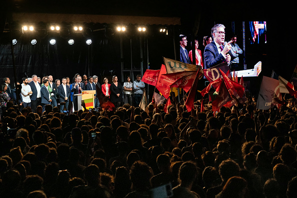 Le premier secrétaire du PS, Olivier Faure lors d'un rassemblement après l'annonce des résultats du premier tour des élections législatives, le 30 juin 2024. (ARNAUD FINISTRE/AFP via Getty Images)