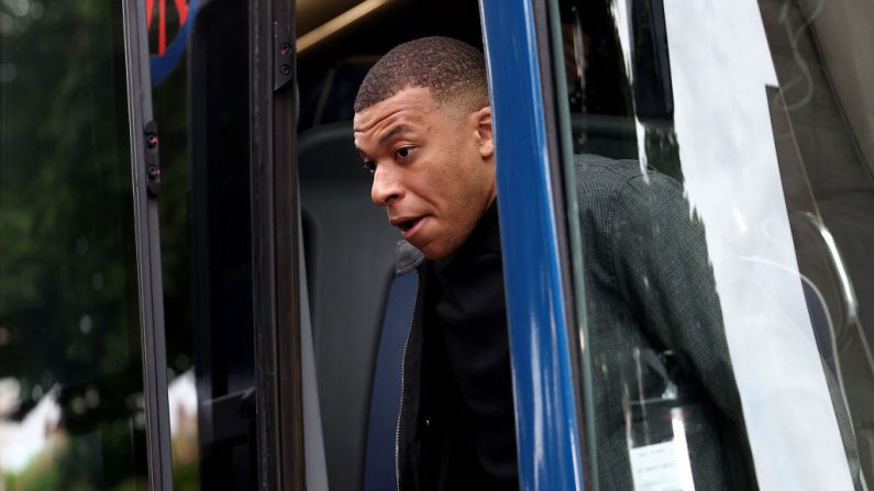 Kylian Mbappé s’est officiellement engagé lundi pour cinq ans avec le Real Madrid, club qui le fait rêver depuis l’enfance. (Photo : FRANCK FIFE/AFP via Getty Images)