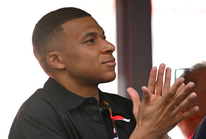 Kylian Mbappé et le Real Madrid semblent promis l'un à l'autre depuis des années, mais le Français a longtemps repoussé les avances de son club de coeur, avant de  finir par rallier le club espagnol, où il s'est engagé pour cinq ans. (Photo : Rudy Carezzevoli/Getty Images)