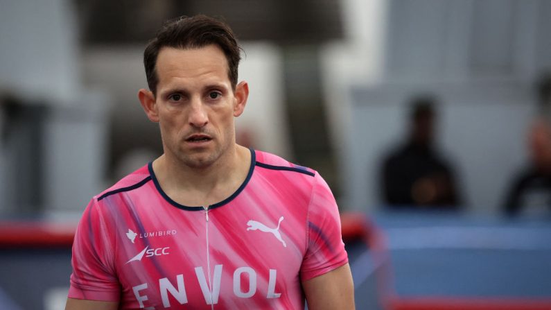 Renaud Lavillenie n'a pas franchi une seule barre samedi à Toulouse et devra donc à tout prix réaliser les minima olympiques (5,82 m) lors des championnats de France à Angers la semaine prochaine. (Photo : VALENTINE CHAPUIS/AFP via Getty Images)