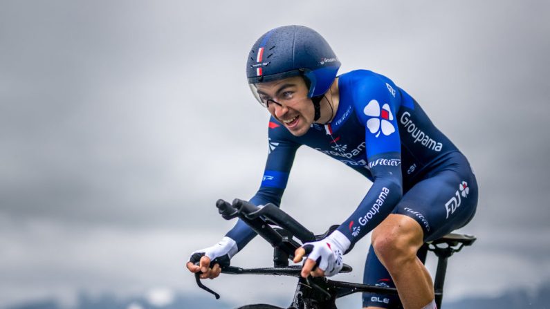 Invité surprise au sein de l'équipe Groupama-FDJ, le petit grimpeur Lenny Martinez, visage de la nouvelle génération du cyclisme français, s'apprête à découvrir le Tour de France où il débarque dans la peau d'un "chasseur d'étapes". (Photo : FABRICE COFFRINI/AFP via Getty Images)