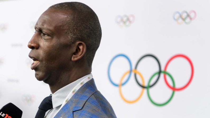 L'athlétisme "n'a jamais effectué sa transition vers le professionnalisme", a expliqué mardi à Los Angeles l'ex-star de la piste Michael Johnson, lors du lancement de sa nouvelle ligue "Grand Track Slam". (Photo : FABRICE COFFRINI/AFP via Getty Images)