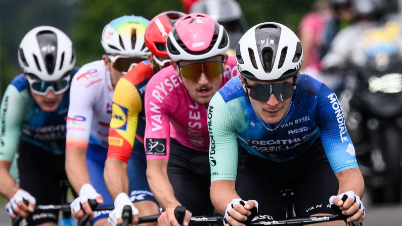 Made in Normandie: sur ses terres, Paul Lapeira a décroché son premier titre de champion de France dimanche, plus fort que ses rivaux et fer de lance d'une équipe Décathlon AG2R en état de grâce. (Photo : LOIC VENANCE/AFP via Getty Images)