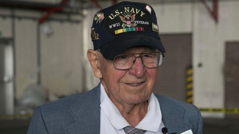 Le vétéran américain Robert Persichitti victime d'une « urgence médicale ». (Capture d'écran sur Facebook Pacific Historic Parks – USS Arizona Memorial)