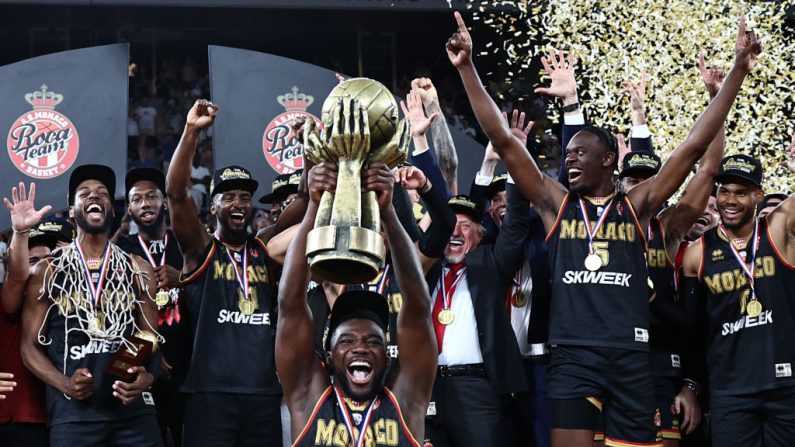 L'AS Monaco a conservé son titre de champion de France de basket en infligeant mercredi une déroute au Paris Basketball (115-76), laminé dans sa salle et battu trois victoires à une sur l'ensemble de la finale. (Photo : ANNE-CHRISTINE POUJOULAT/AFP via Getty Images)