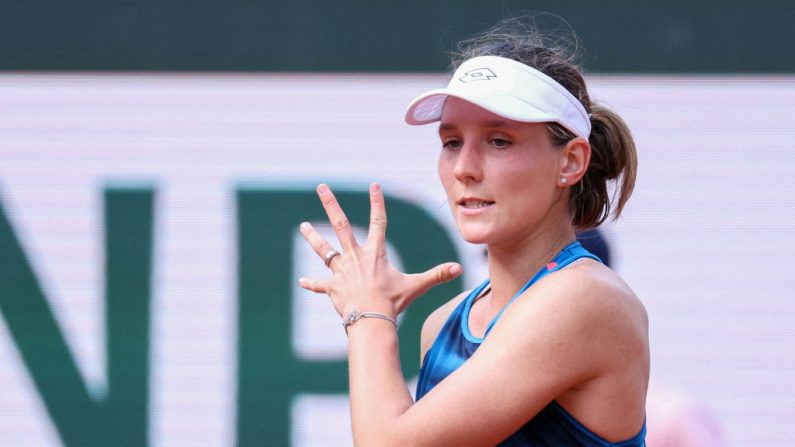 Corentin Moutet et la transfuge Varvara Gracheva ont sauvé l'honneur du tennis français à Roland-Garros, mais à huit semaines des Jeux olympiques où ils joueront sur ces mêmes courts, le parcours des Bleus ne permet pas de pavoiser. (Photo : ALAIN JOCARD/AFP via Getty Images)