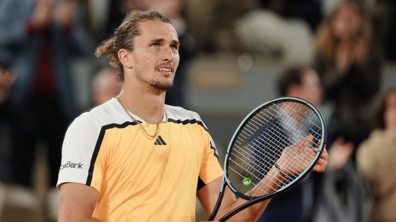 Alexander Zverev, a écarté Alex De Minaur et s'offre une quatrième demi-finale d'affilée à Roland-Garros, qui l'opposera à Casper Ruud, qualifié sans jouer. (Photo : DIMITAR DILKOFF/AFP via Getty Images)