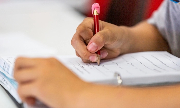 Étudiant en mathématiques en plein travail au Mathnasium, à Laguna Niguel, en Californie, le 12 mai 2021.(John Fredricks/Epoch Times).