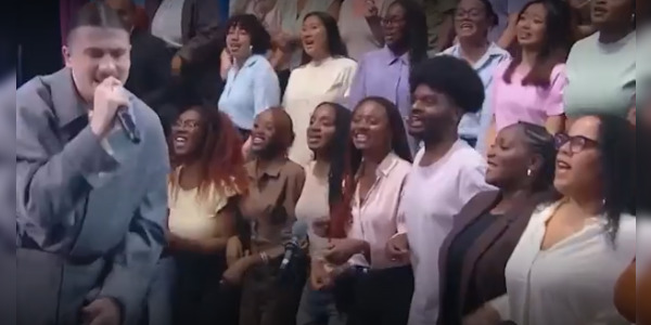 Ce lundi 3 juin, le vainqueur de la Star Academy Pierre Garnier était sur le plateau de Quotidien. (Capture d'écran de l'émission Quotidien)