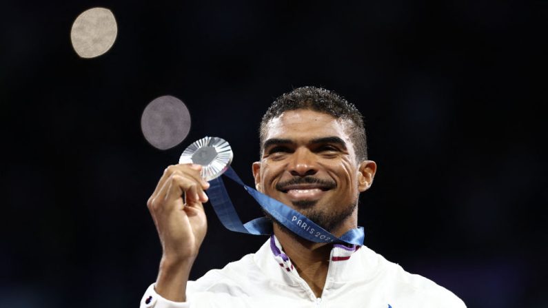 Yannick Borel a ravi à Paris avec l'argent, sa première médaille olympique individuelle. Un aboutissement à 35 ans pour le Guadeloupéen, constant et patient. (Photo : FRANCK FIFE/AFP via Getty Images)