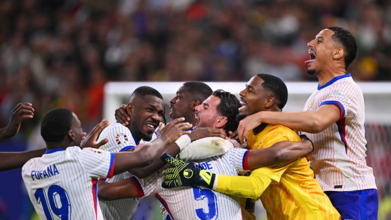 La France a éliminé le Portugal 5 tirs au but à 3 (0-0 a.p.) en quart de finale de l'Euro-2024 vendredi et retrouvera mardi en demi-finale l'Espagne, victorieuse de l'Allemagne (2-1) plus tôt dans la soirée. (Photo : Stu Forster/Getty Images)