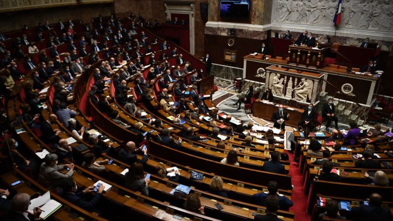 L'hémicycle de l'Assemblée nationale (CHRISTOPHE ARCHAMBAULT/AFP via Getty Images)