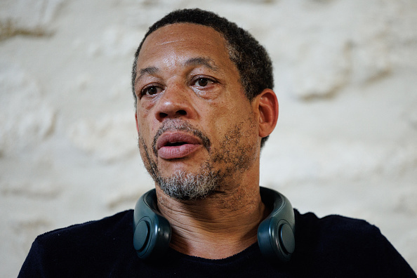 L'acteur Didier Morville, alias JoeyStarr, pose pour une séance photo au théâtre du Balcon, à Avignon. (CLEMENT MAHOUDEAU/AFP via Getty Images)